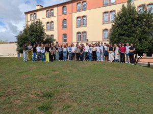 Les étudiants du master 2EI le 1er septembre 2025 dans la cour d'honneur de l'INU Champollion.
