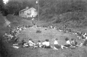 Rassemblement de filles à Lautrec.