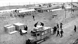 Internée au camp de concentration d'Argelès-sur-Mer (Pyrénées-Orientales).