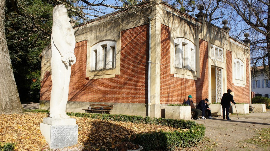 Le square Joffre à Gaillac , photo prise par le groupe de TER le mardi 8 décembre 2015