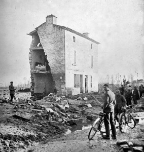 Crue de la Garonne dans le village de Couthures (1930)