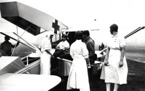 Formation des infirmières pilotes/parachutistes de l'air en 1934