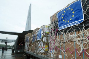 Avion chargeant l'ade humanitaire européenne.